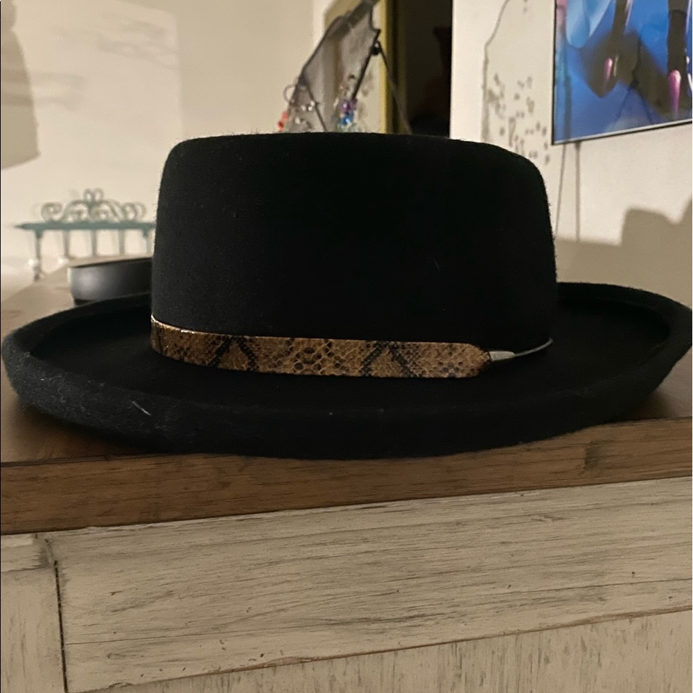 Sonoma black and brown snake skin detail flat top sun hat